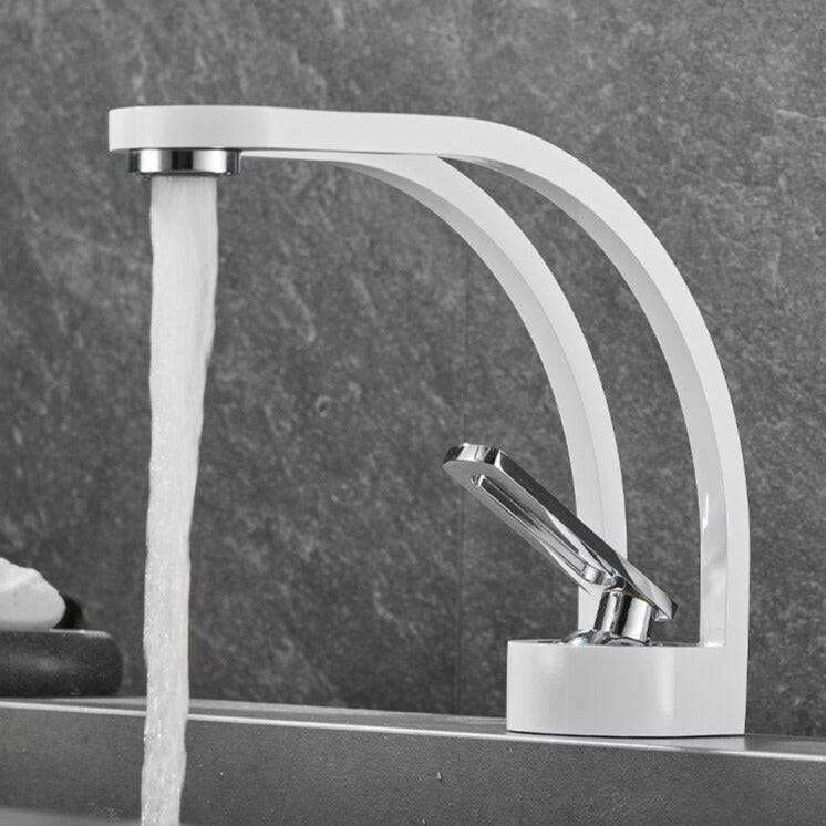 Gebogene Premium-Armatur fürs Bad – Innovatives Dual-Channel-System & edles Design-Aster Selection