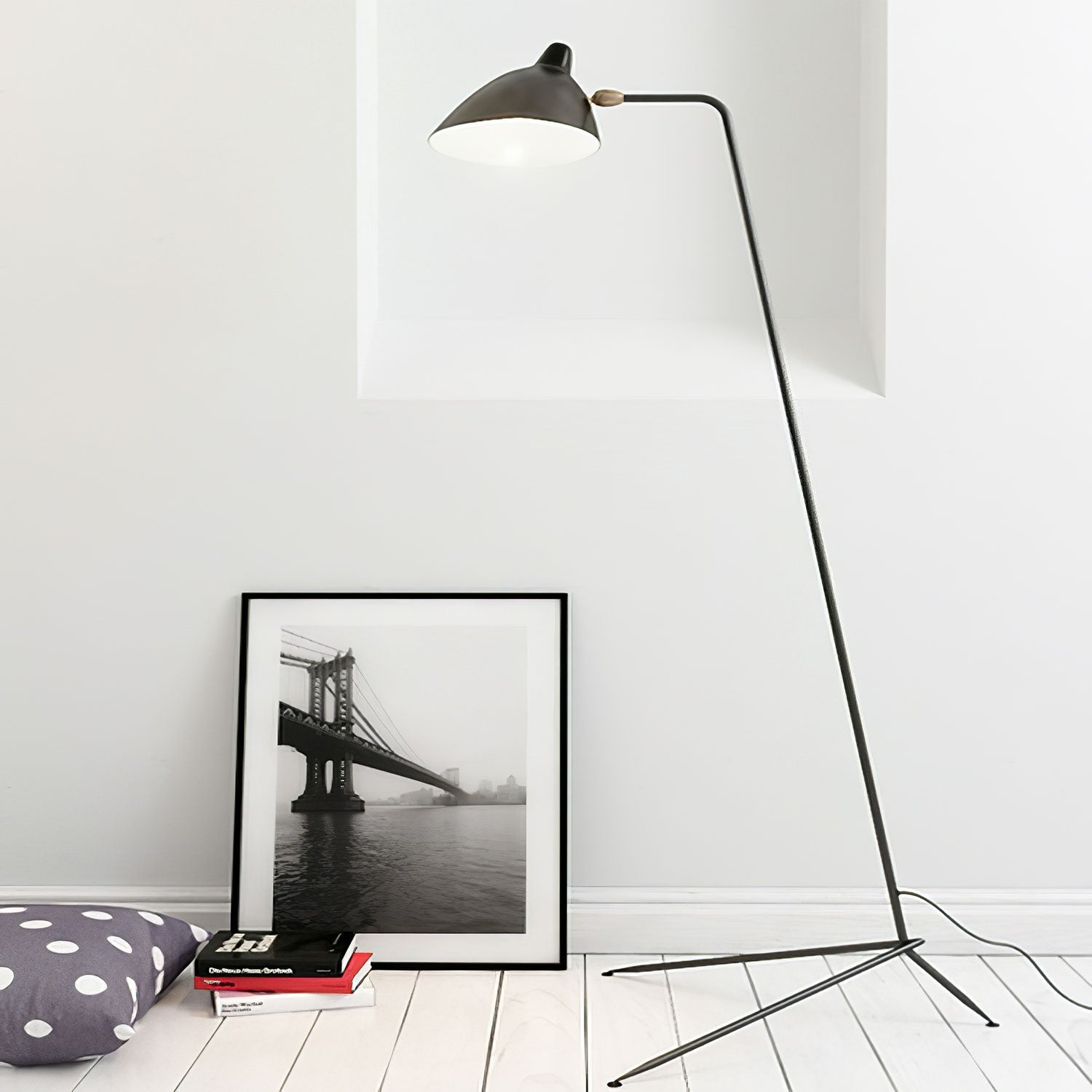 Moderne Stehlampe – Ikonisches Design