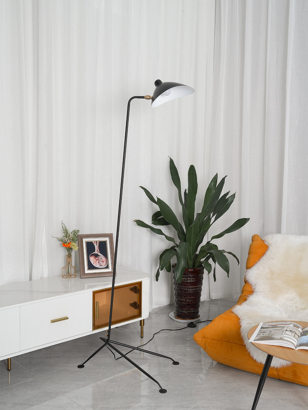 Moderne Stehlampe – Ikonisches Design