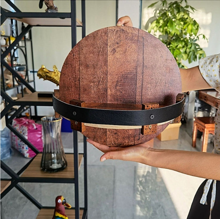 Wandmontiertes Weinregal im Fassdesign