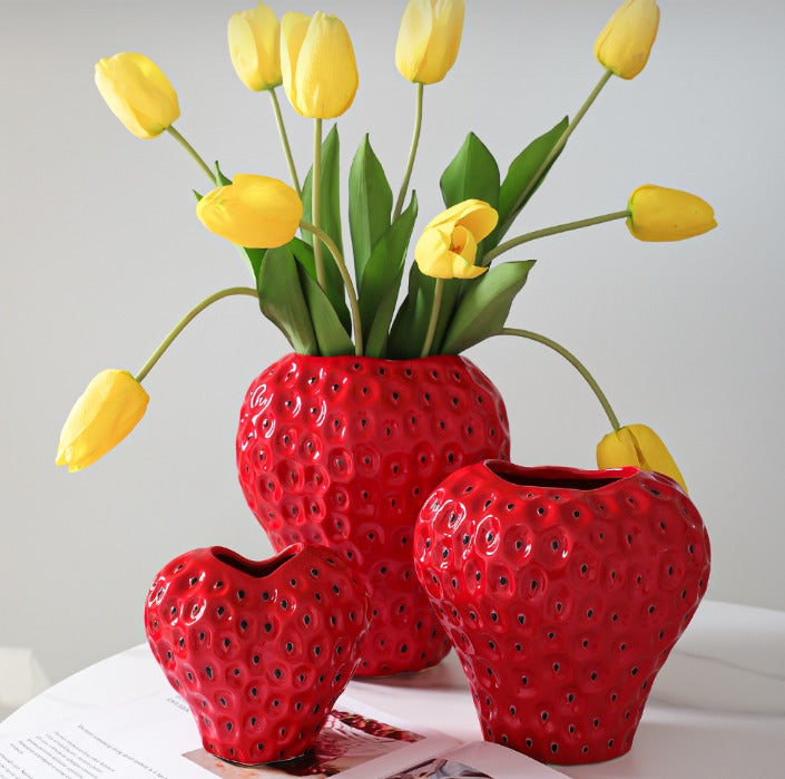 Erdbeer-Deko Vase aus Keramik – Perfekt für Blumen & Tischdeko