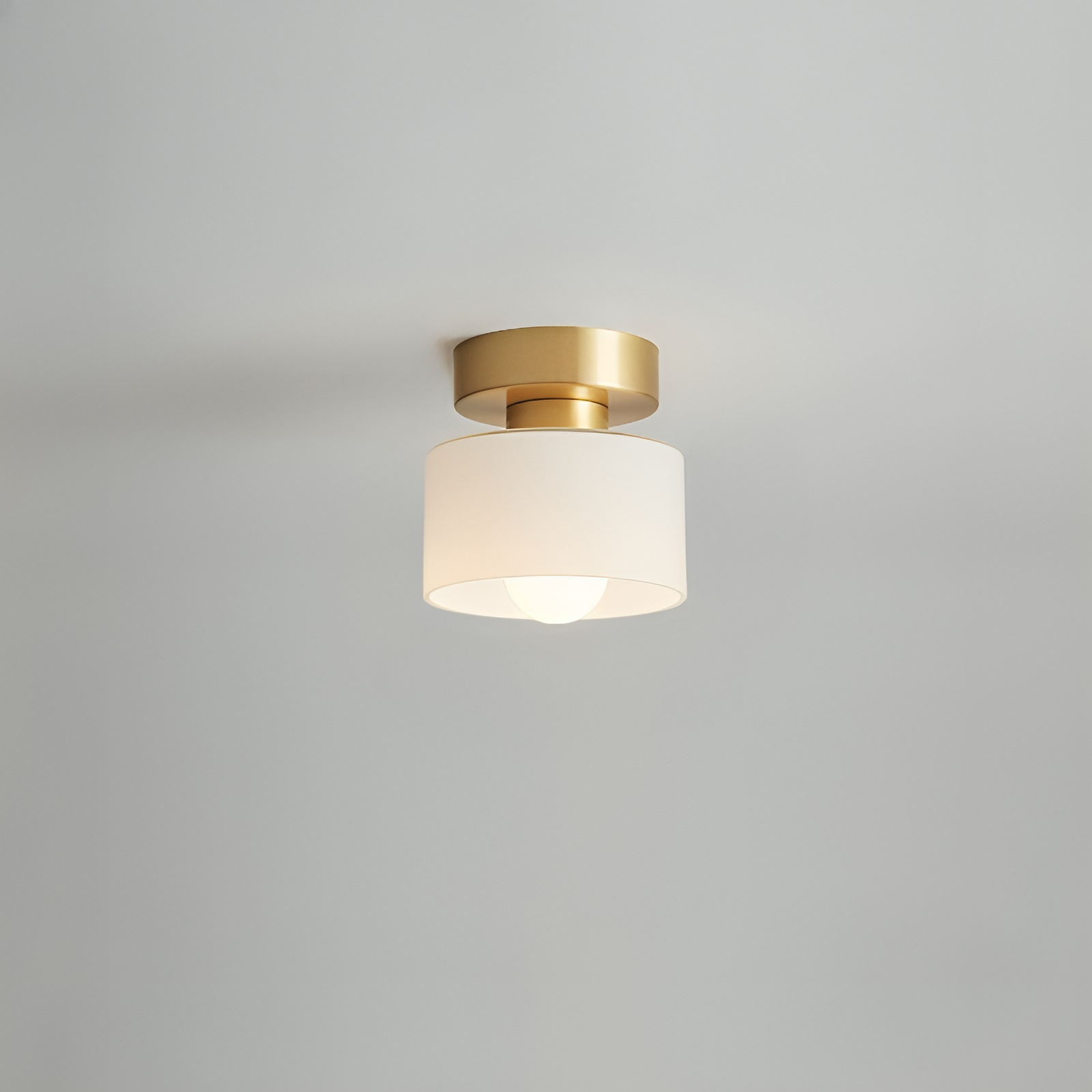 bauhaus deckenspot modern minimalistisch deckenleuchte warmes licht schlafzimmer