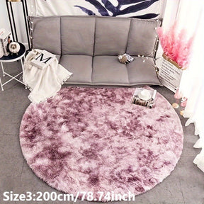 Tapis rond luxueux en peluche.