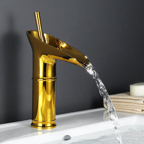 Antiker Messing-Wasserhahn im Vintage-Retro-Stil