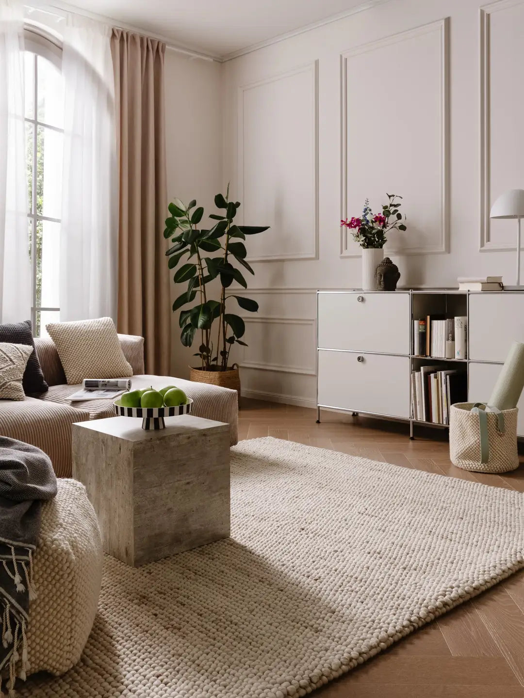 Flauschiger Teppich Wohnzimmer 200x300 aus Wolle in Beige, moderner Hochflorteppich für stilvolle Wohnräume