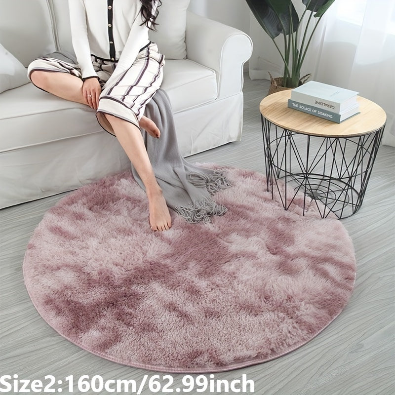 Tapis rond luxueux en peluche.