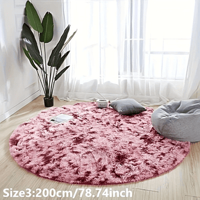 Tapis rond luxueux en peluche.