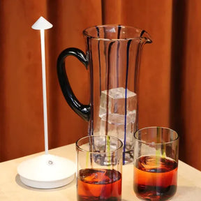 Moderne LED-Tischlampe – Zeitlos & Energiesparend