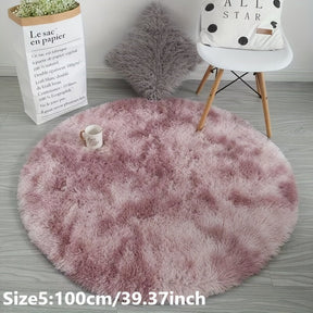 Tapis rond luxueux en peluche.