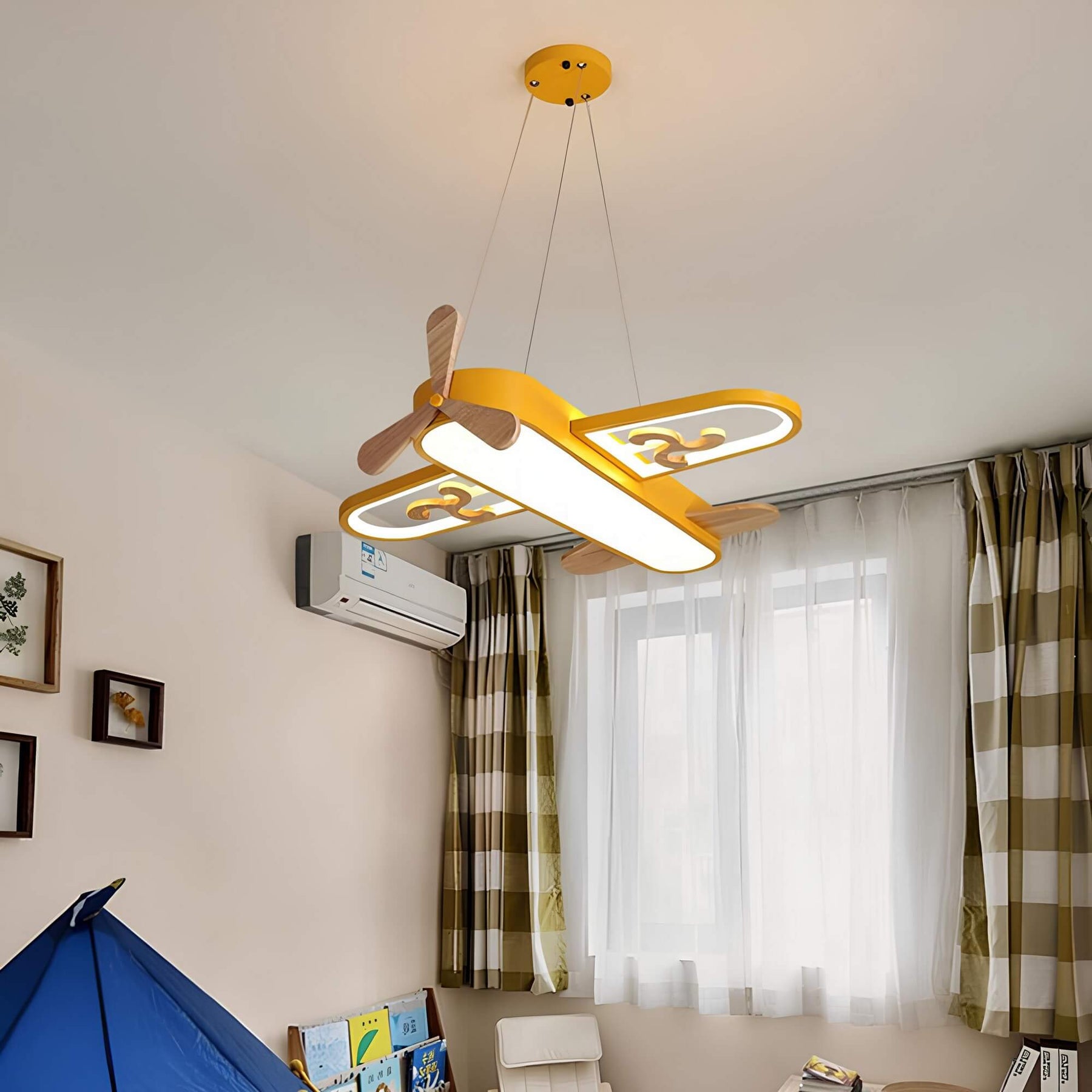 Charmante LED-hanglamp in vliegtuigvorm voor kinderen