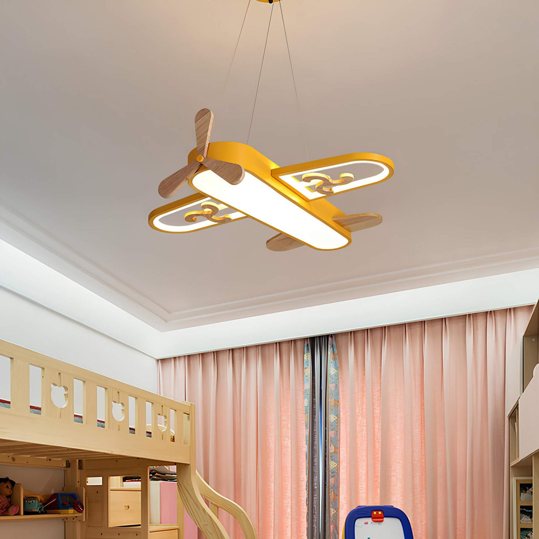 Charmante LED-hanglamp in vliegtuigvorm voor kinderen