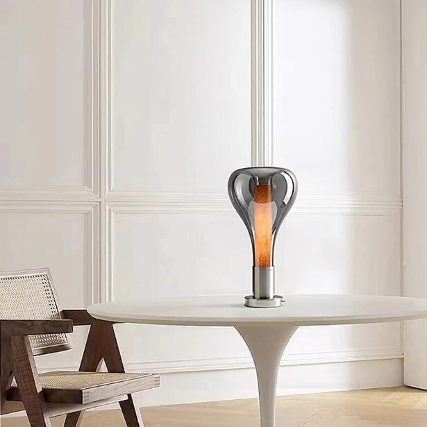 Lampe de table en lave ornée pour des accents modernes