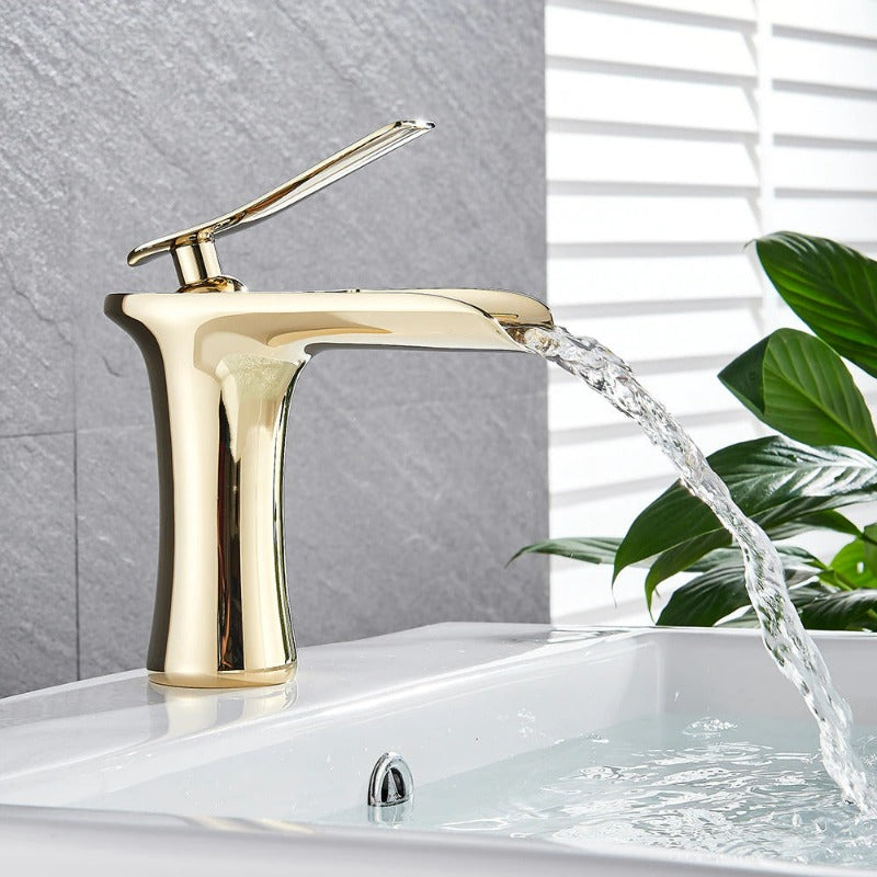 Moderne Wasserfall-Badezimmerarmatur – Stil & Eleganz-Aster Selection
