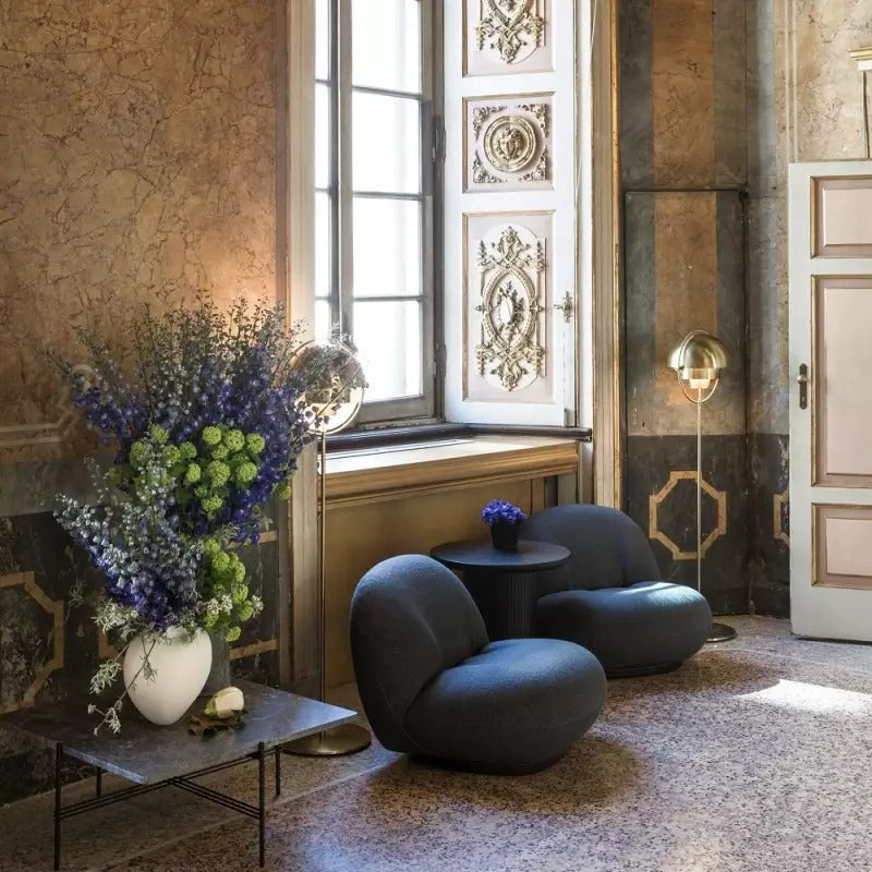 Moderne skulpturale Stehlampe für Wohnzimmer aus Metall im stilvollen Design für Interior