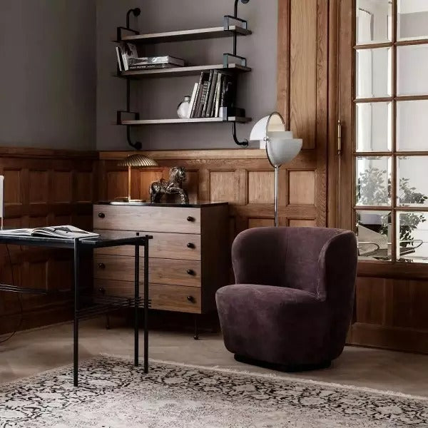 Moderne skulpturale Stehlampe für Wohnzimmer aus Metall im stilvollen Design für Interior