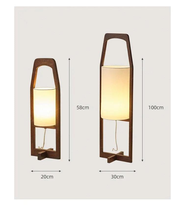 Moderne Stehleuchte mit Holzfuß & Stoffschirm
