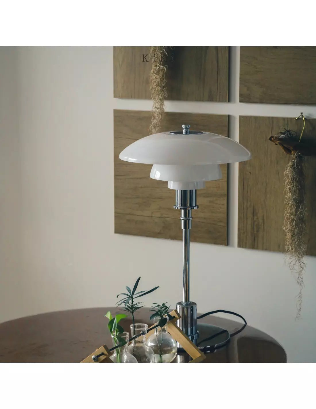 Dänische Tischleuchte aus Metall in Scheibenform