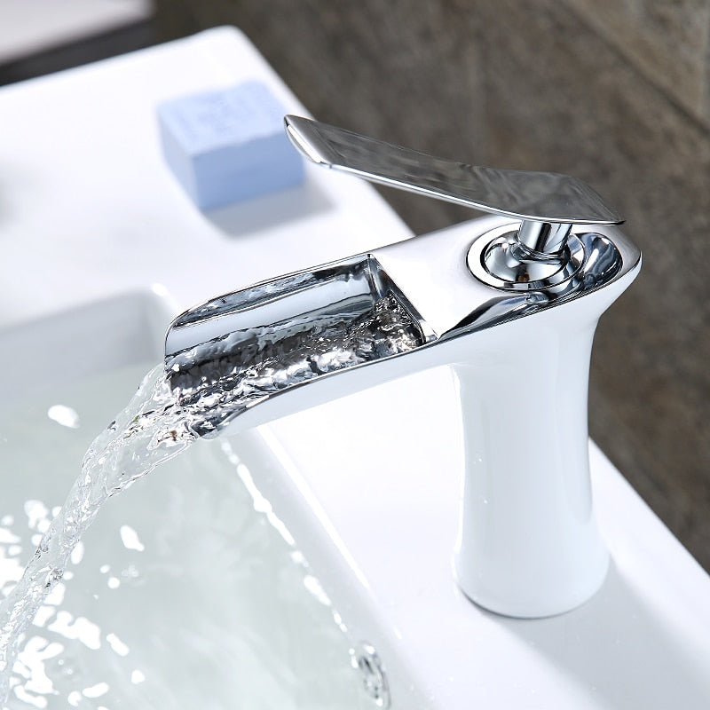 Moderne Wasserfall-Badezimmerarmatur – Stil & Eleganz-Aster Selection