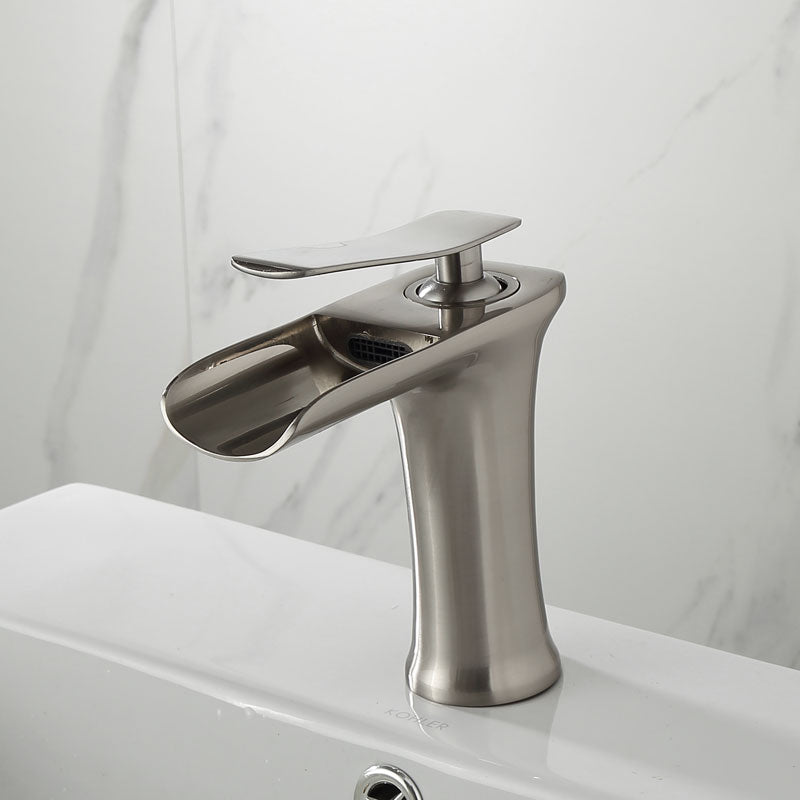 Moderne Wasserfall-Badezimmerarmatur – Stil & Eleganz-Aster Selection