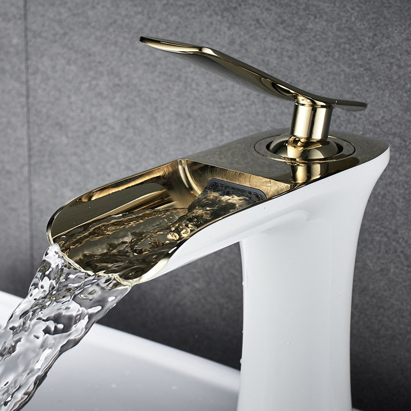 Moderne Wasserfall-Badezimmerarmatur – Stil & Eleganz-Aster Selection