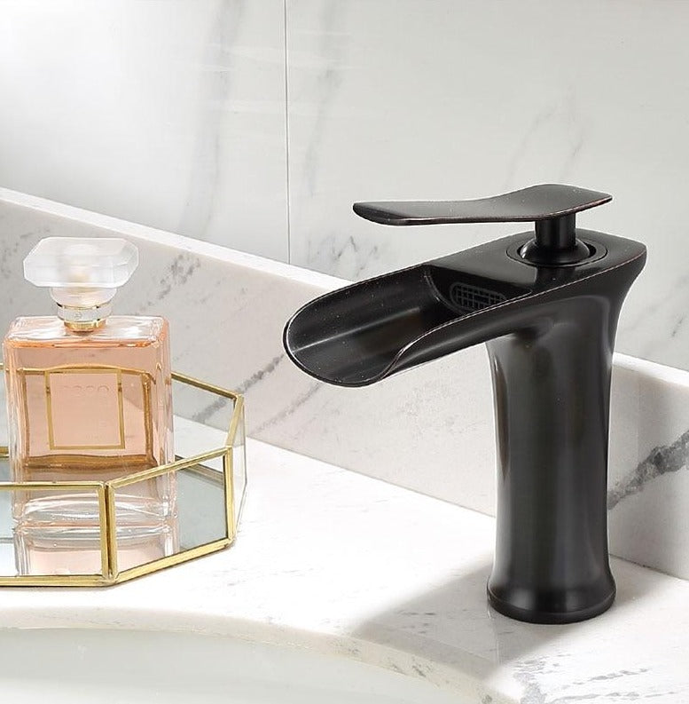 Moderne Wasserfall-Badezimmerarmatur – Stil & Eleganz-Aster Selection