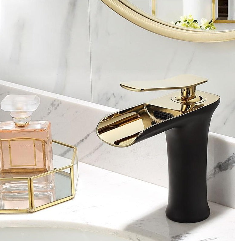 Moderne Wasserfall-Badezimmerarmatur – Stil & Eleganz-Aster Selection