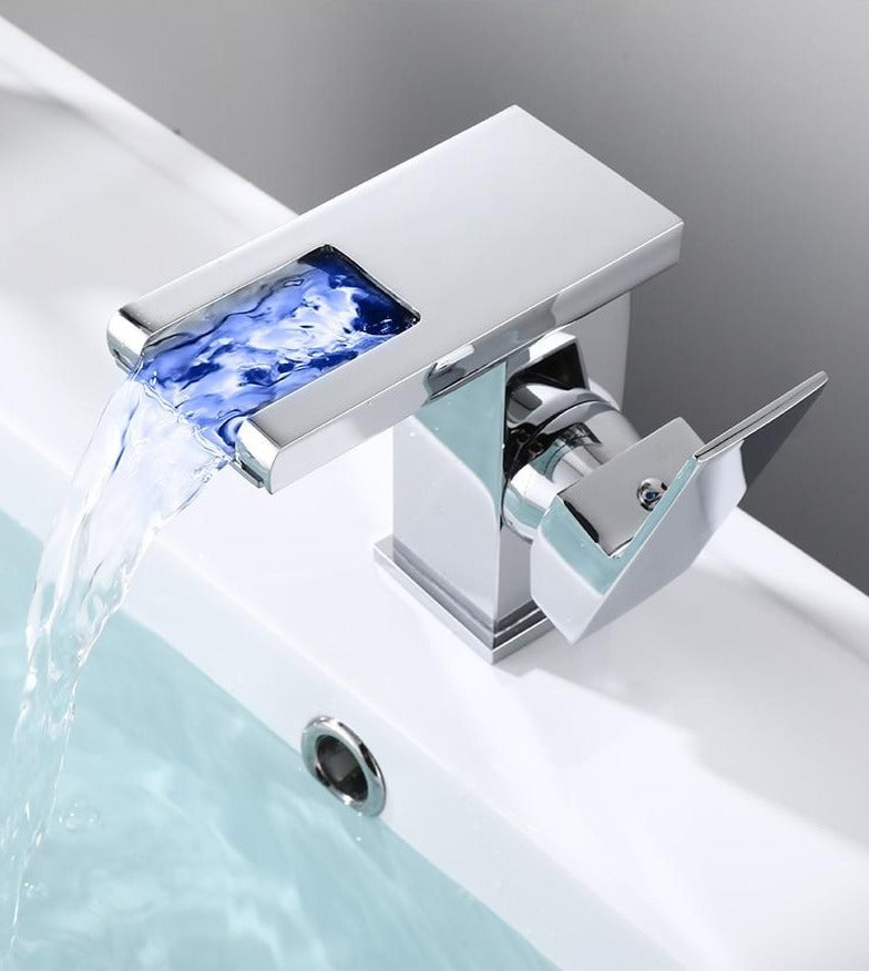 Modernes Badezimmer-Highlight – LED-Wasserhahn mit farbiger Beleuchtung-Aster Selection