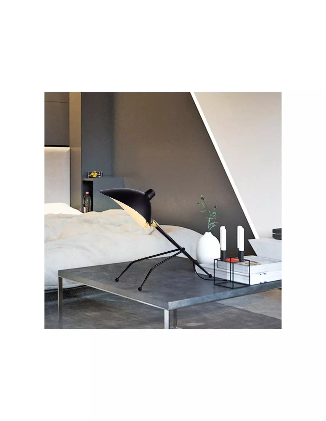 Moderne Dreibein-Tischleuchte aus Metall