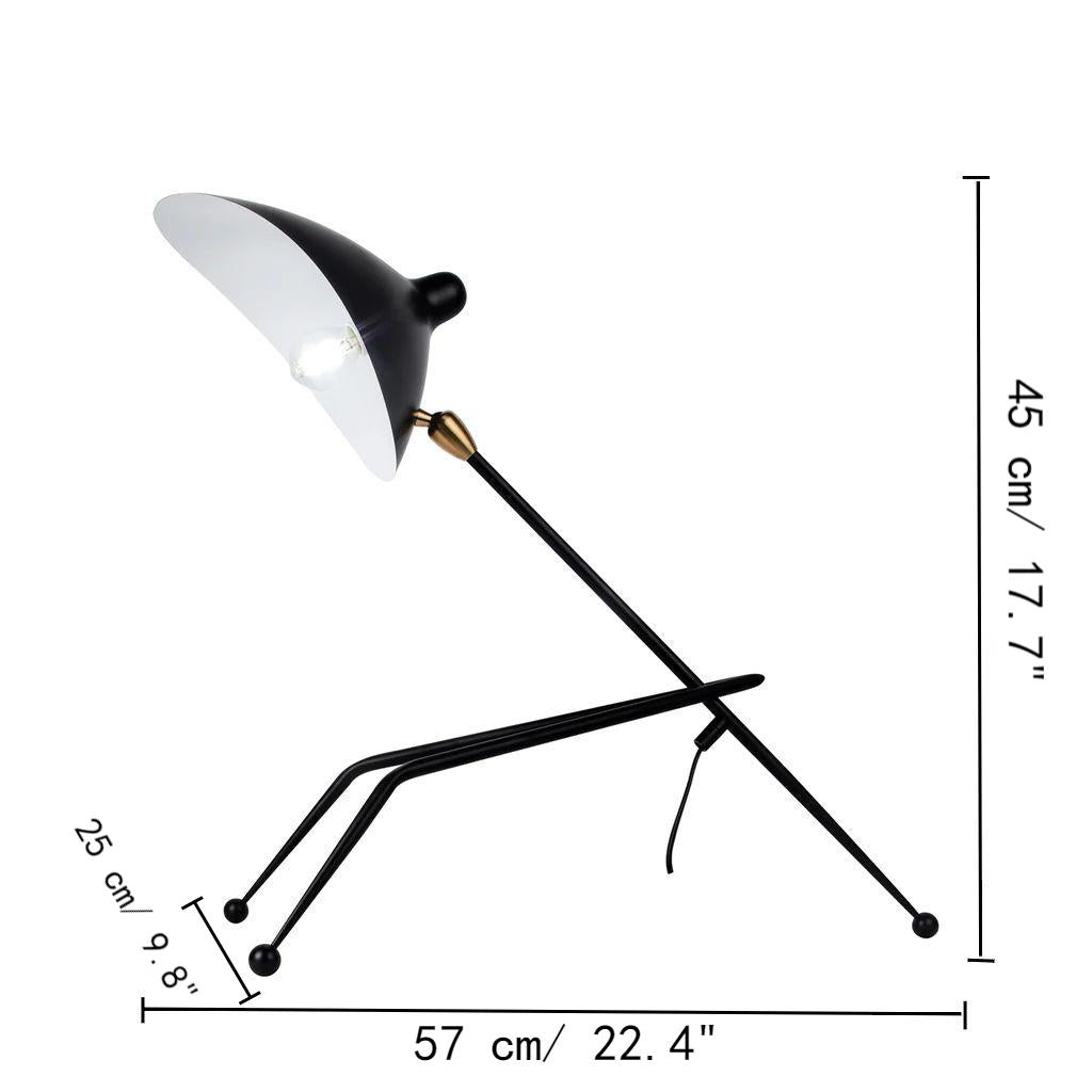 Moderne Dreibein-Tischleuchte aus Metall
