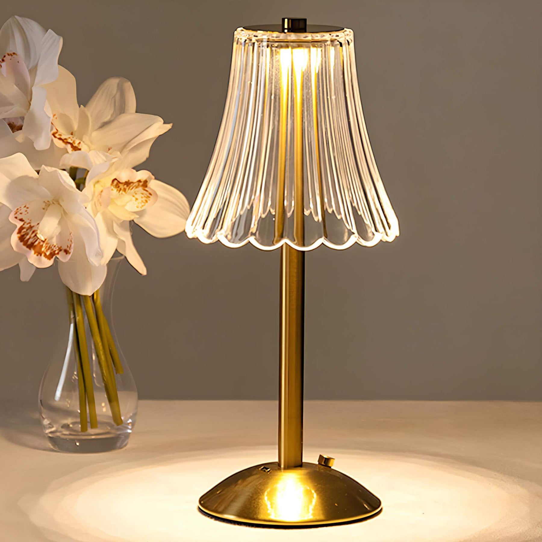 Chic LED Table Lamp with Retro Design for Elegant Lighting